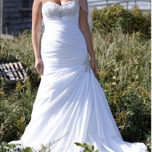 Ivory Trumpet Wedding Gown
